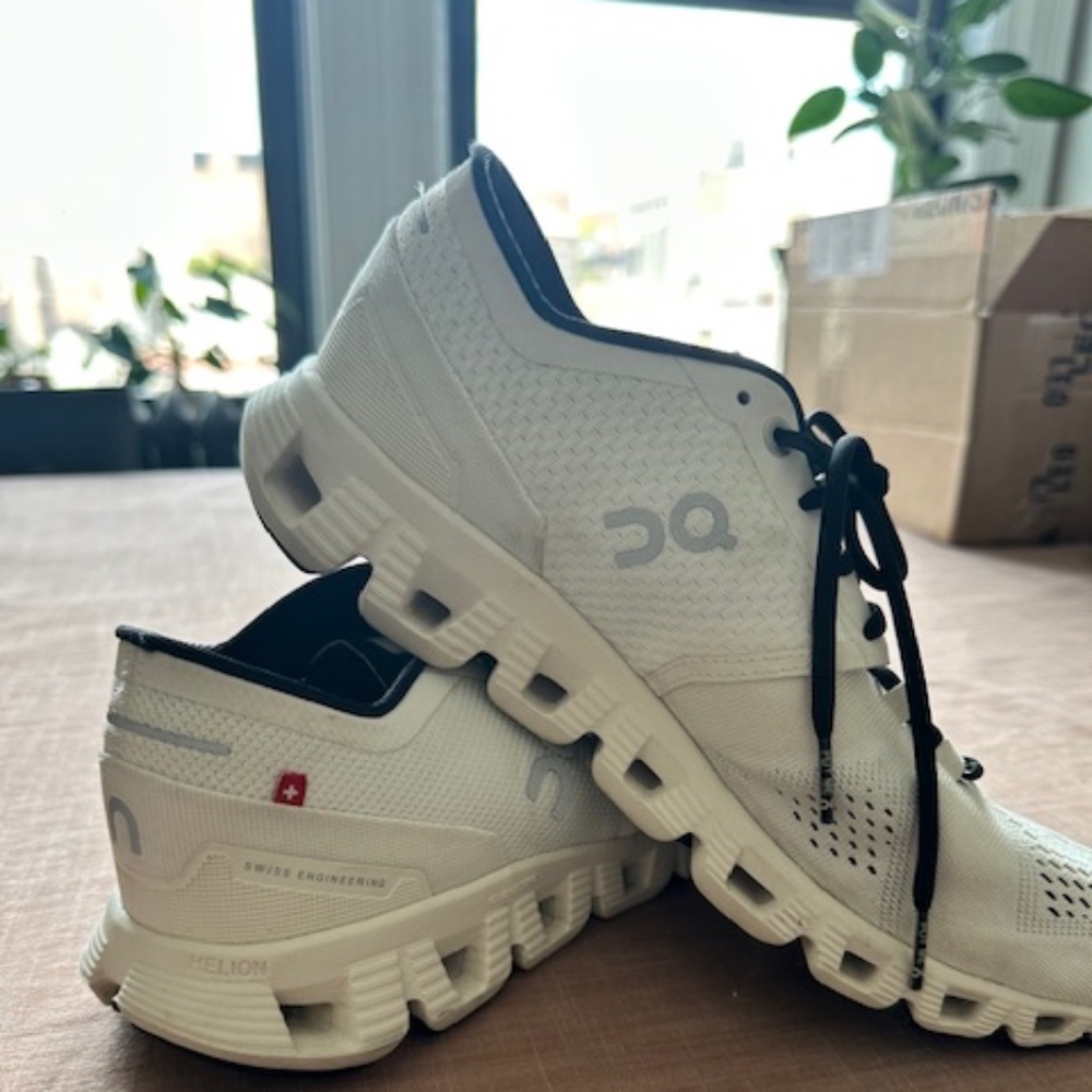 ON sneakers USED ONLY ONCE for 30 mins!